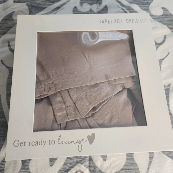 NWT Barefoot Dreams Washed Satin Notched Collar Robe Robes